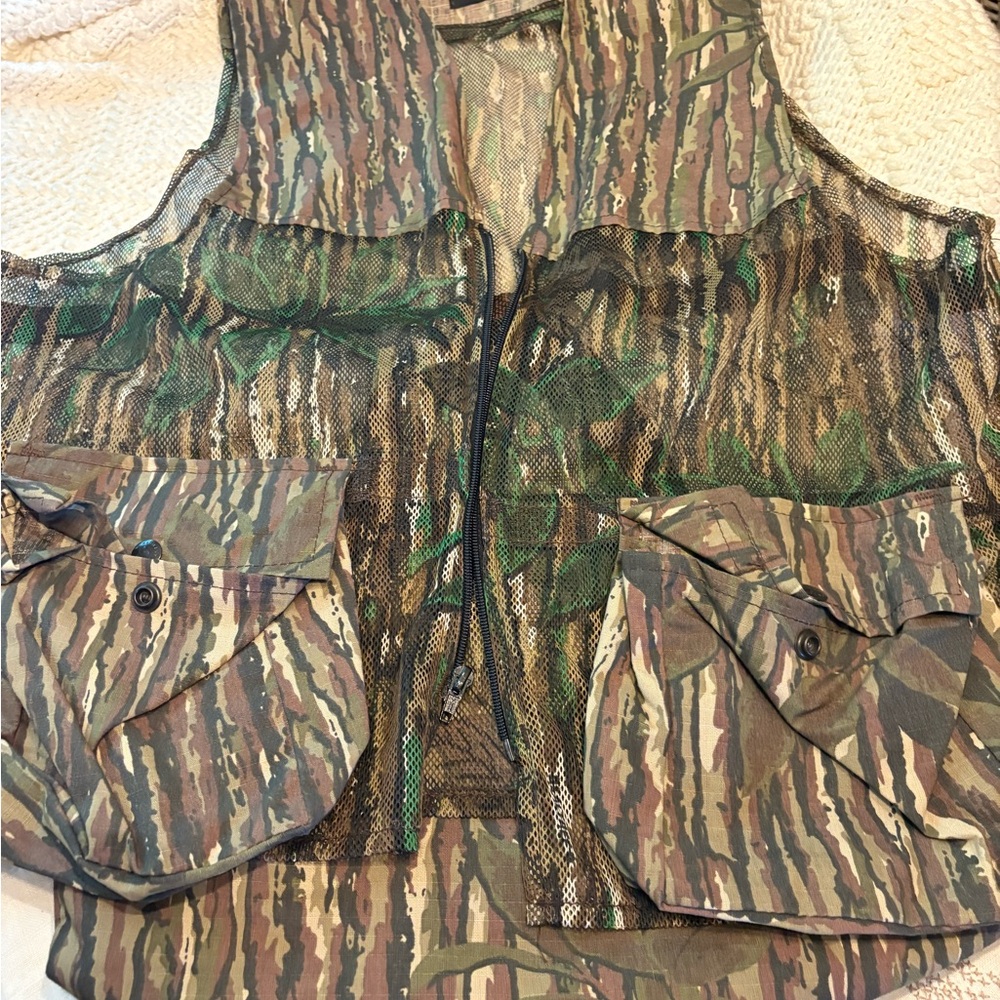 Camouflage Mesh Duck Hunting Vest - Picture 3 of 5